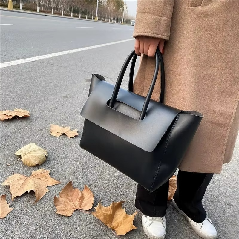 Aria Retro Tote Bag