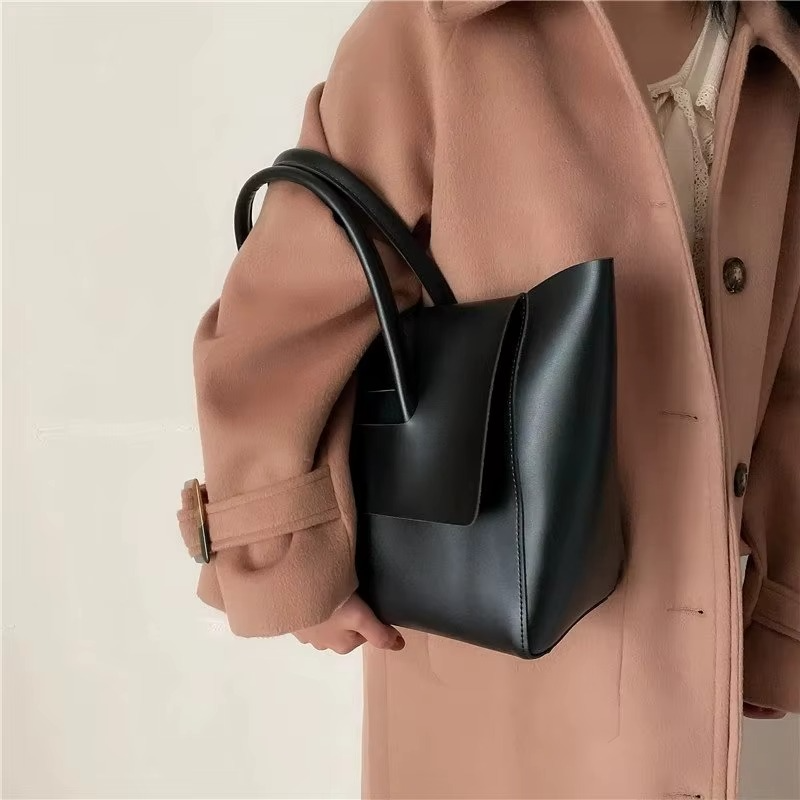 Aria Retro Tote Bag