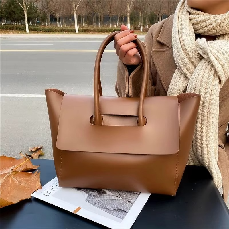 Aria Retro Tote Bag